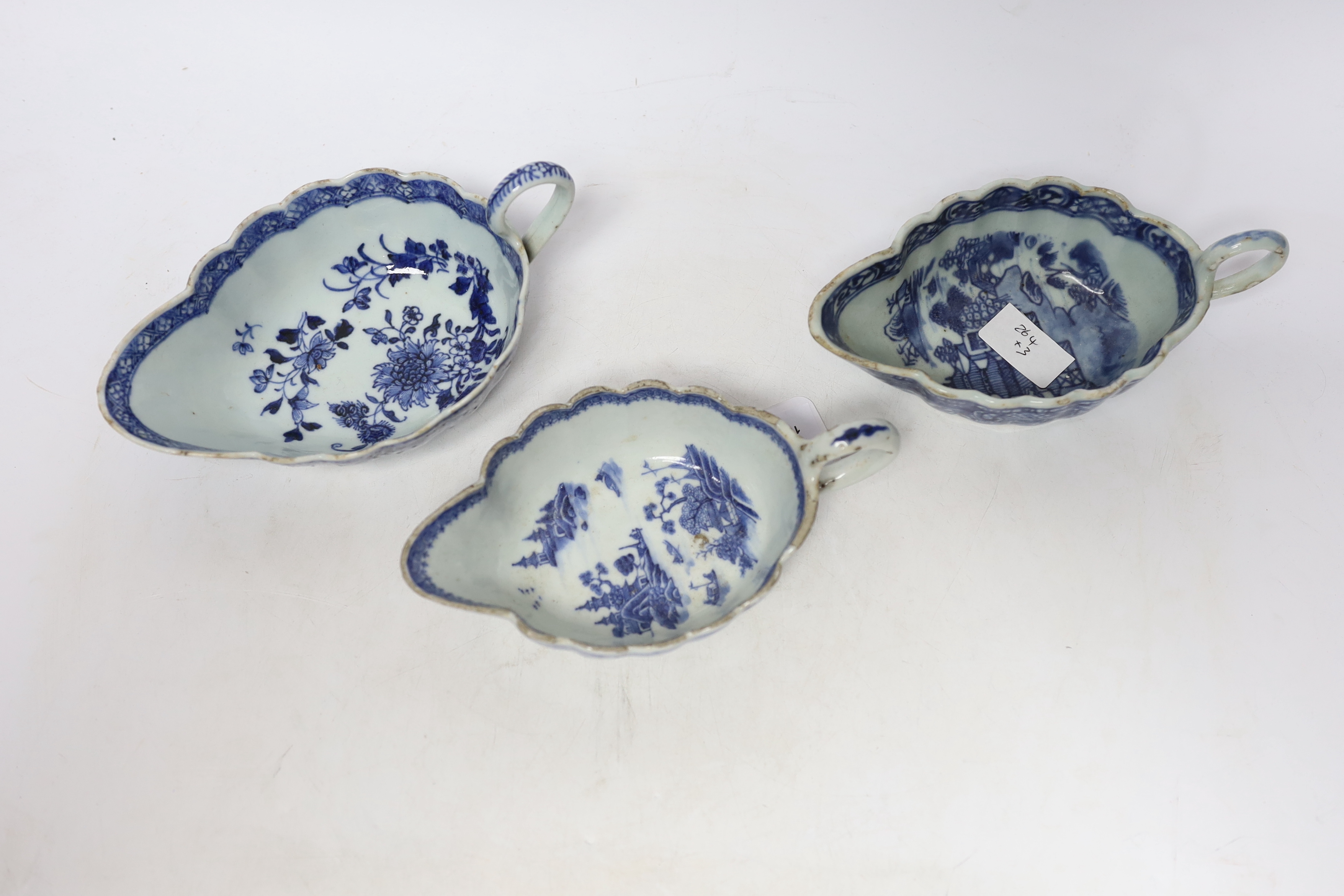 Three Chinese blue and white sauceboats, Qianlong period, widest 19cm